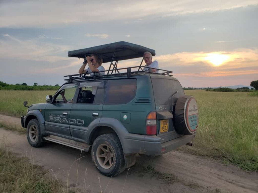 Car rental Tanzania with Pop up roof